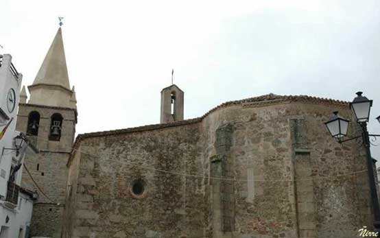 https://public.descubrelavera.com/arroyomolinos-de-la-vera/iglesia-san-nicolas-arroyomolinos-de-la-vera-1.jpg