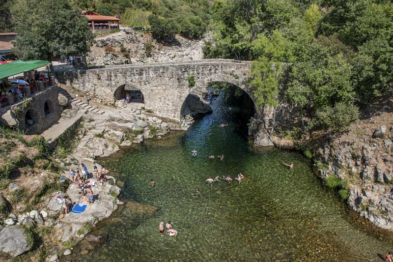 https://public.descubrelavera.com/losar-de-la-vera/piscinas-naturales-losar-de-la-vera-1.jpg