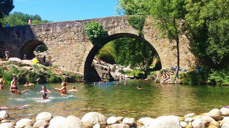 https://public.descubrelavera.com/madrigal-de-la-vera/piscinas-naturales-madrigal-de-la-vera-3.jpg