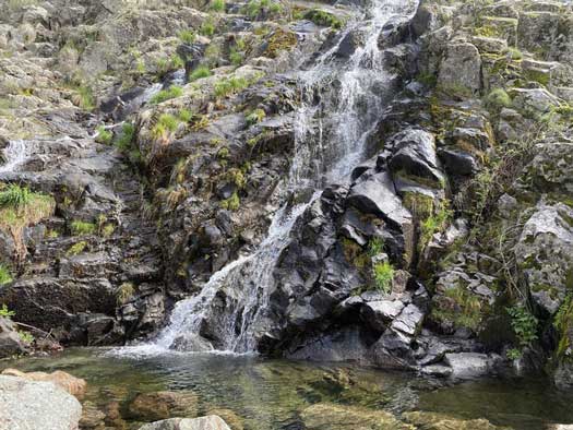 https://public.descubrelavera.com/posts/arroyomolinos-de-la-vera/garganta-desespera-arroyomolinos-de-la-vera-1.jpg