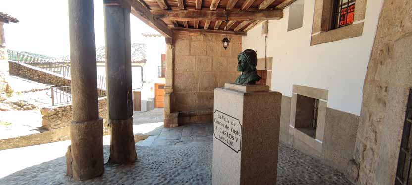 https://public.descubrelavera.com/posts/cuacos-de-yuste/casco-antiguo-cuacos-de-yuste-1.jpg