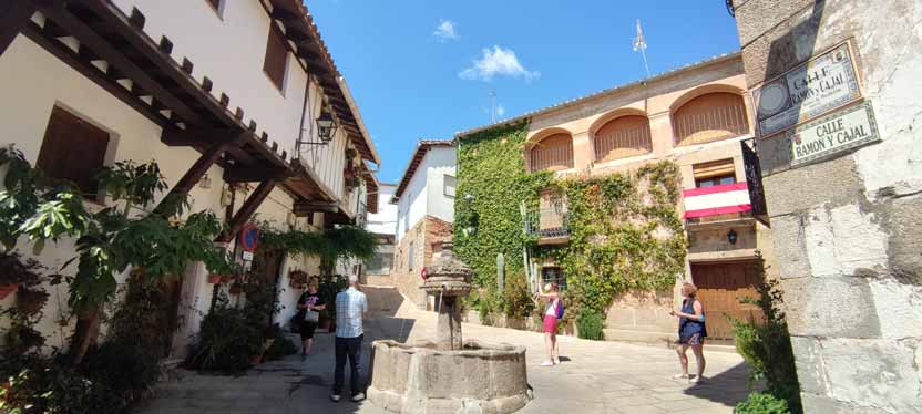 https://public.descubrelavera.com/posts/cuacos-de-yuste/casco-antiguo-cuacos-de-yuste-10.jpg
