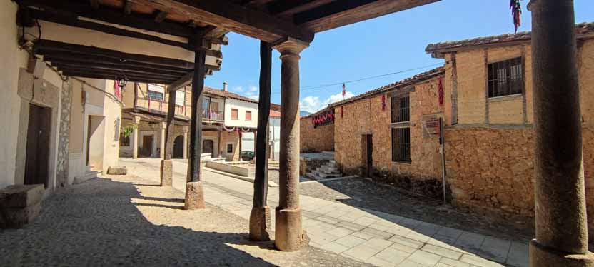 https://public.descubrelavera.com/posts/cuacos-de-yuste/casco-antiguo-cuacos-de-yuste-2.jpg