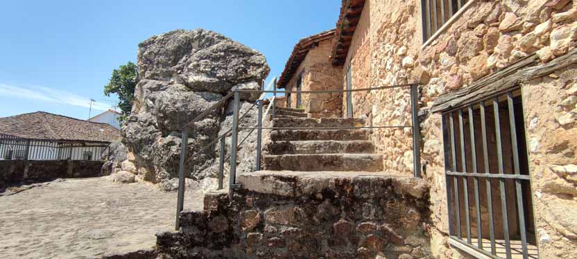 https://public.descubrelavera.com/posts/cuacos-de-yuste/casco-antiguo-cuacos-de-yuste-5.jpg
