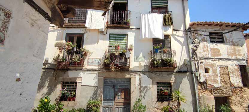 https://public.descubrelavera.com/posts/cuacos-de-yuste/casco-antiguo-cuacos-de-yuste-7.jpg