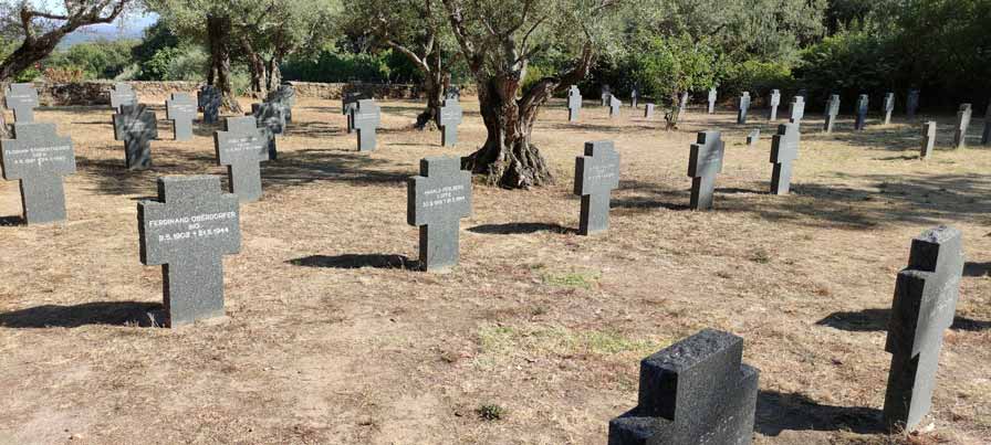 https://public.descubrelavera.com/posts/cuacos-de-yuste/cementerio-aleman-cuacos-de-yuste-2.jpg