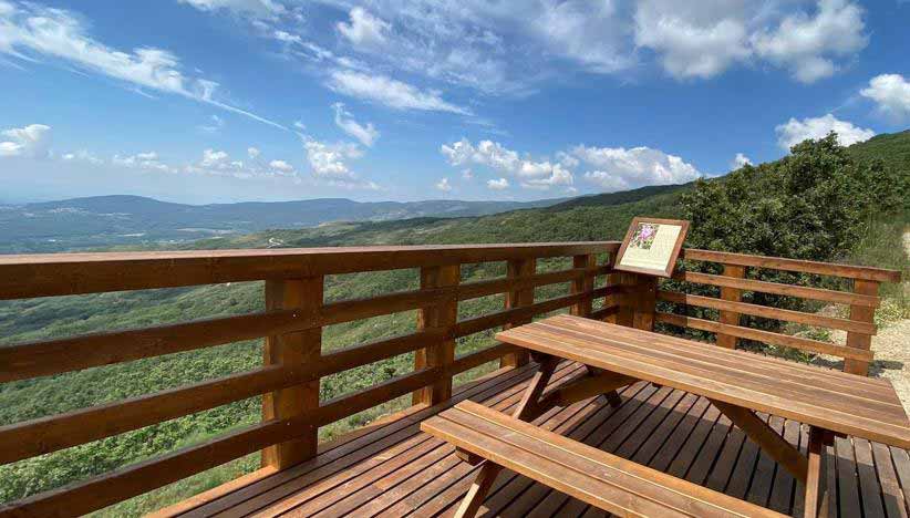 https://public.descubrelavera.com/posts/cuacos-de-yuste/mirador-barrera-cuacos-de-yuste-1.jpg