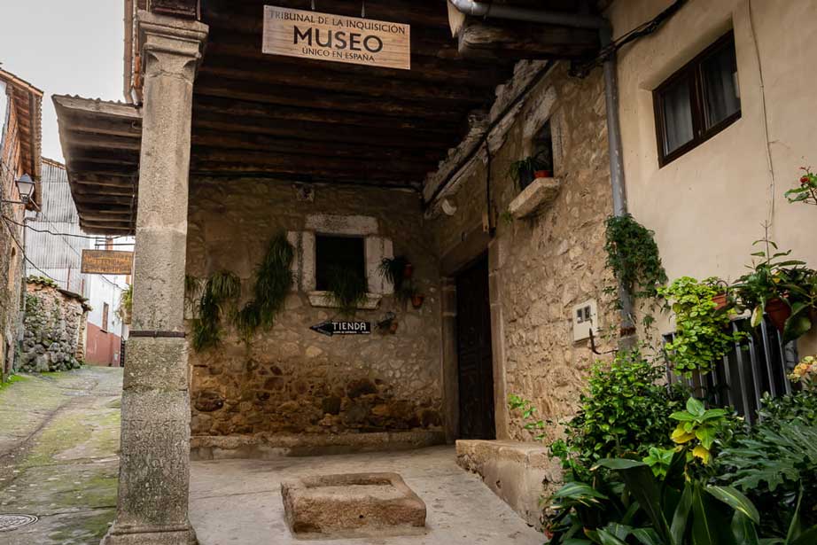 https://public.descubrelavera.com/posts/garganta-la-olla/museo-inquisicion-garganta-la-olla-1.jpg