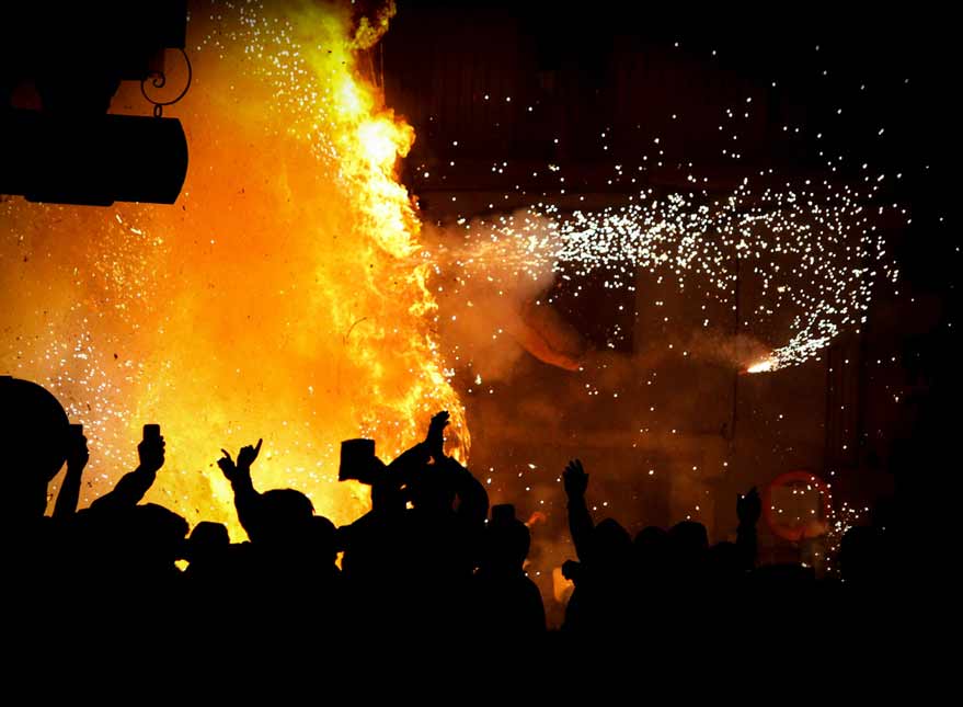 https://public.descubrelavera.com/posts/garganta-la-olla/quema-judas-garganta-la-olla-1.jpg