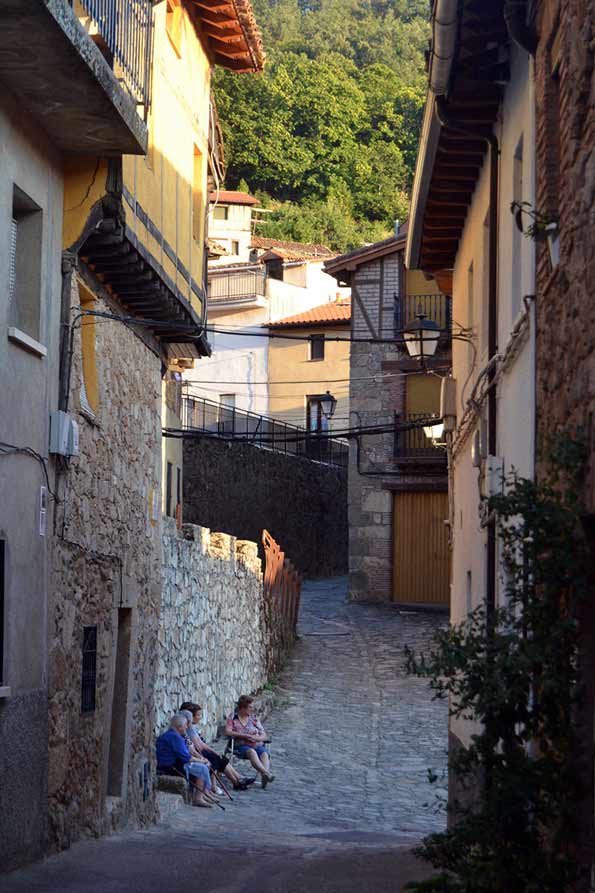 https://public.descubrelavera.com/posts/guijo-de-santa-barbara/casco-historico-guijo-de-santa-barbara-2.jpg