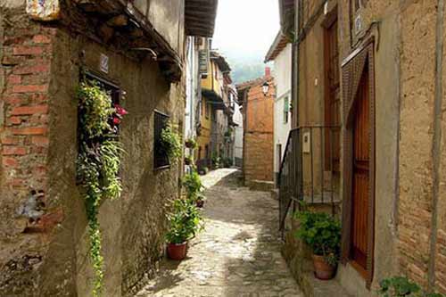 https://public.descubrelavera.com/posts/guijo-de-santa-barbara/casco-historico-guijo-de-santa-barbara-3.jpg