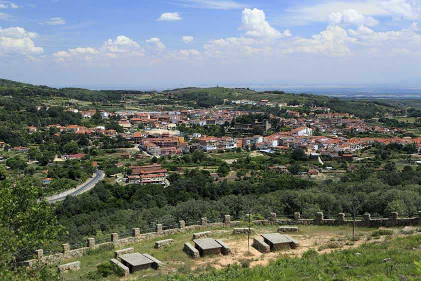 https://public.descubrelavera.com/posts/guijo-de-santa-barbara/mirador-serradilla-guijo-de-santa-barbara.jpg