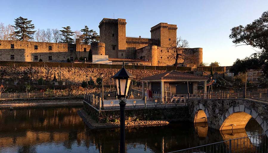 https://public.descubrelavera.com/posts/jarandilla-de-la-vera/casco-antiguo-jarandilla-de-la-vera-1.jpg