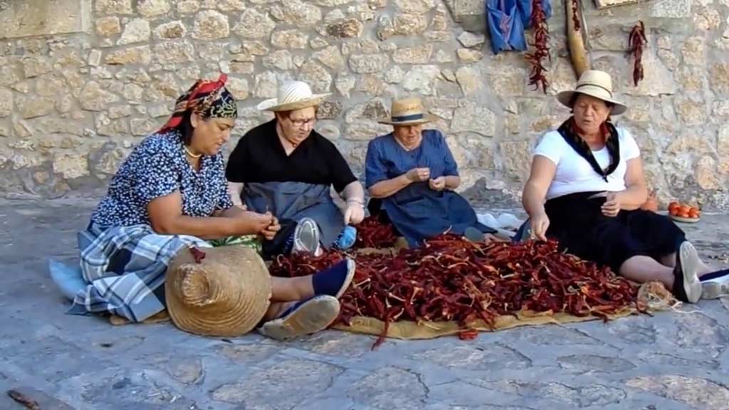 https://public.descubrelavera.com/posts/jarandilla-de-la-vera/dia-antiguos-oficios-jarandilla-de-la-vera-2.jpg