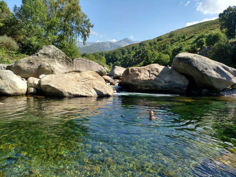 https://public.descubrelavera.com/posts/la-vera-en-24h/piscinas-naturales-comarca-de-la-vera-2.jpg