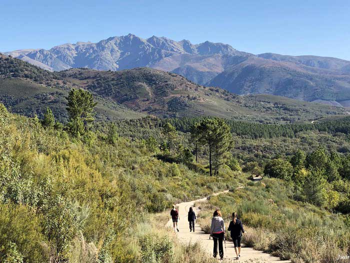 https://public.descubrelavera.com/posts/la-vera-en-24h/senderismo-comarca-de-la-vera-2.jpg