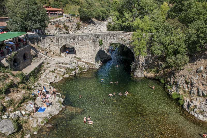 https://public.descubrelavera.com/posts/losar-de-la-vera/piscinas-naturales-losar-de-la-vera-1.jpg