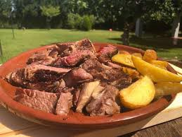 https://public.descubrelavera.com/posts/madrigal-de-la-vera/gastronomia-madrigal-de-la-vera-1.jpg