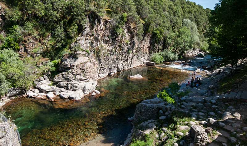 https://public.descubrelavera.com/posts/madrigal-de-la-vera/piscinas-naturales-madrigal-de-la-vera-2.jpg