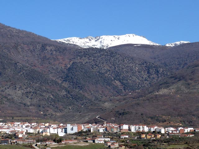 https://public.descubrelavera.com/posts/robledillo-de-la-vera/vistas-robledillo-de-la-vera-1.jpg