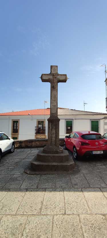 https://public.descubrelavera.com/posts/tejeda_de_tietar/iglesia-sanmiguel-tejeda-de-tietar-4.jpg