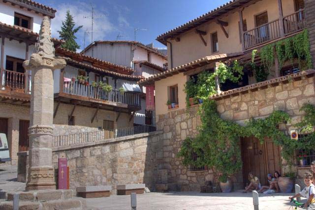 https://public.descubrelavera.com/posts/valverde-de-la-vera/casco-historico-valverde-de-la-vera-2.jpg