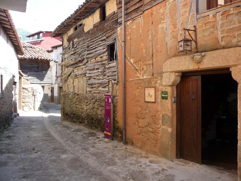https://public.descubrelavera.com/posts/valverde-de-la-vera/casco-historico-valverde-de-la-vera-3.jpg