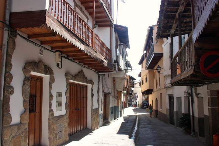 https://public.descubrelavera.com/posts/viandar-de-la-vera/casco-historico-viandar-de-la-vera-1.jpg